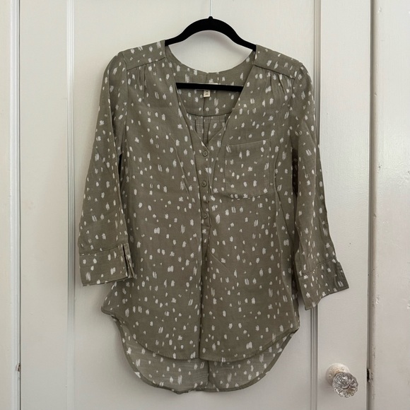5/$25 Como Blu Sage Green Button Up Blouse - Picture 1 of 3